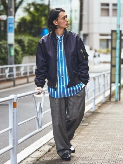 コーデ12：ネイビー×ストライプシャツ