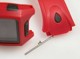 ベルトを外し裏蓋を開ける