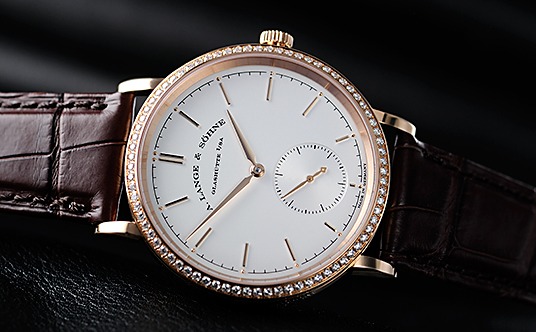 ランゲ&ゾーネ サクソニア 842.032の特徴・機能