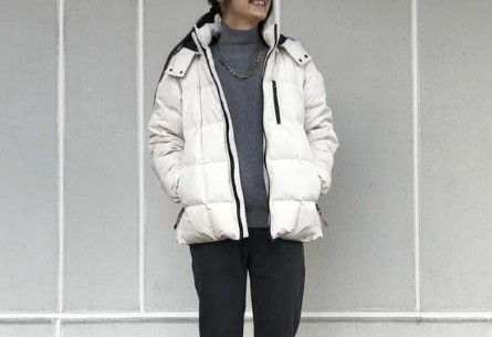 ホワイト×グレーハイネック