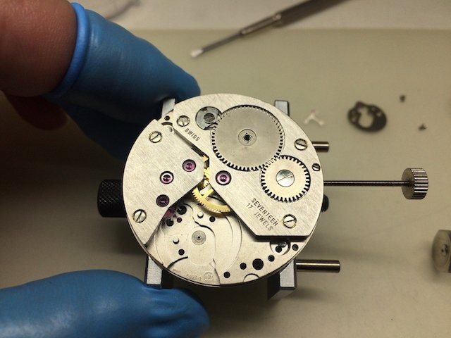 事例①文字盤の足折れ修理と点検