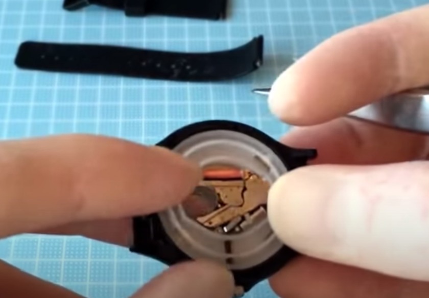 ④新しい電池を入れる