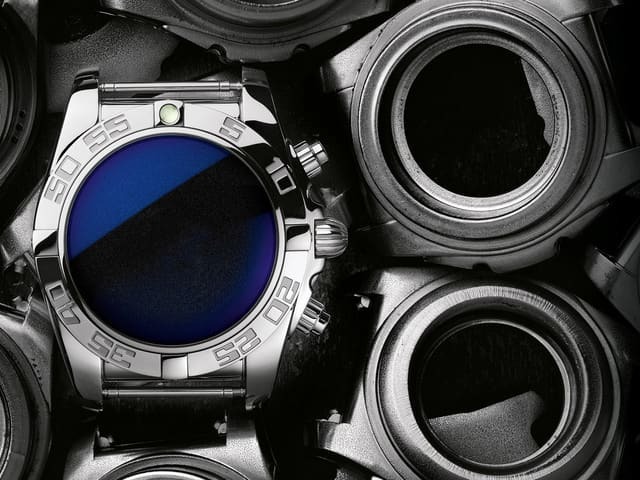 ②ベゼルのエッジの質感の違い