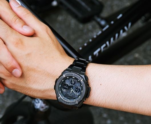 GST-W110BD-1BJF(カシオG-SHOCK)をレビュー