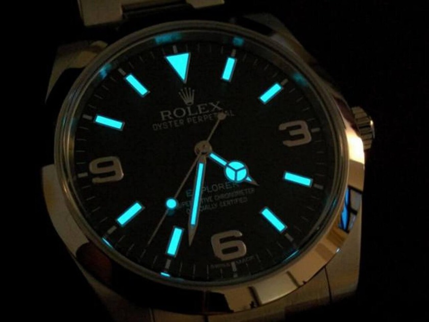 【エクスプローラーl(1)の魅力】夜光の発光可能期間が長い