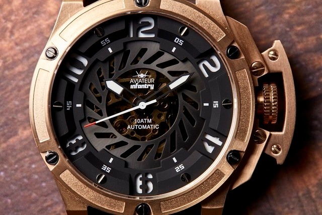 ②自動巻きと手巻きの両方が楽しめる