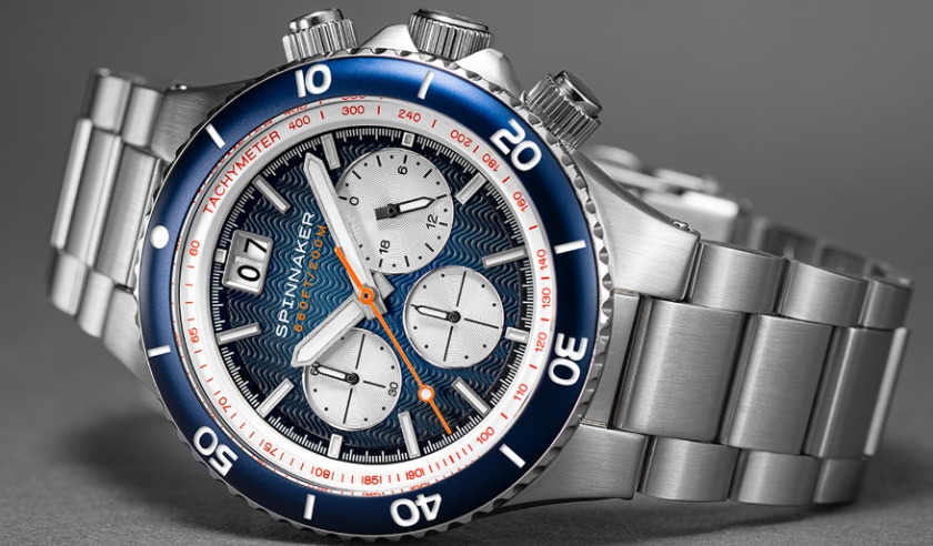 ①メカクォーツの美しいスイープ運針