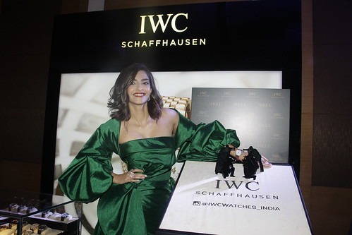 IWCマーク16をレビュー！15との違いの比較や評価、中古販売・買取価格も