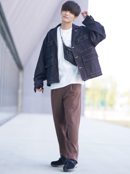 コーデ8：ブラック×ブラウンワイドパンツ