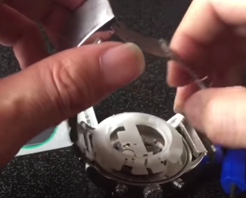 ⑥白い蓋を元に戻す