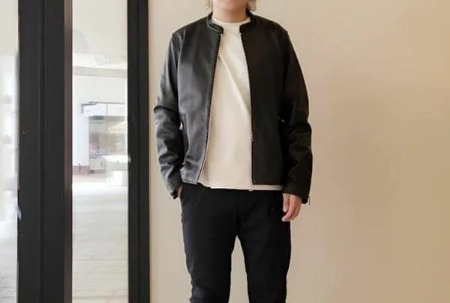 コーデ7：インナーに薄い色を合わせる