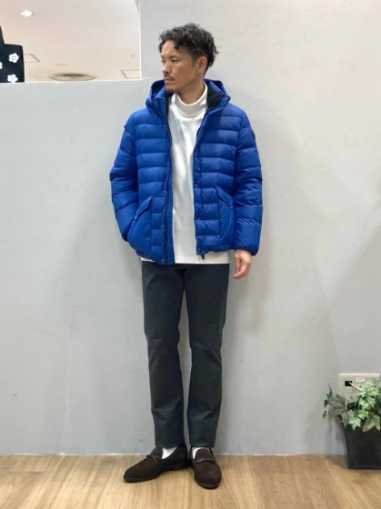 春先2：ブルー×ホワイトハイネック