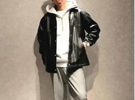 レザー風×カラースニーカー