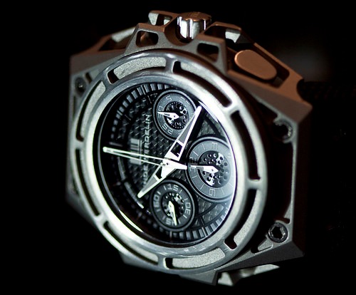 文字盤、素材の種類が多い