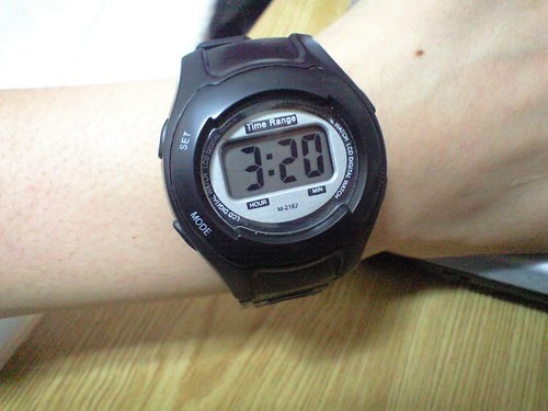 GW-M5610BB-1JF(カシオG-SHOCK)は光沢ブラックが特徴的なモデル