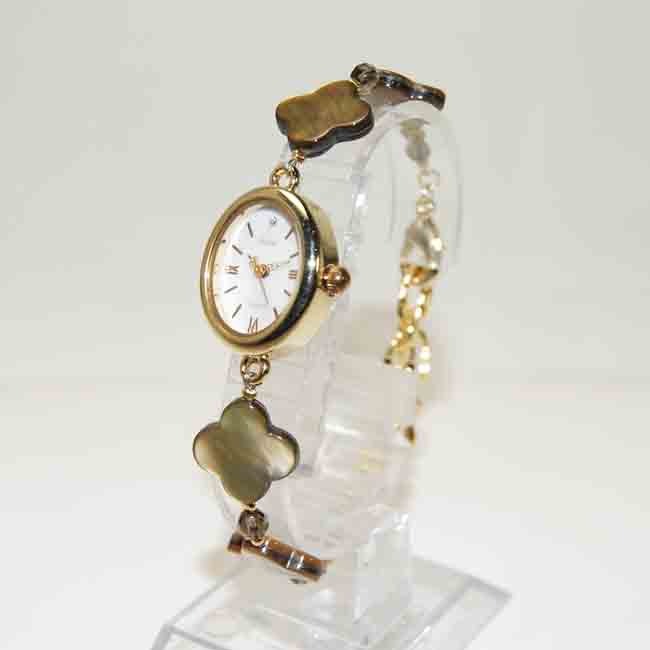 ベルトと時計が一体化している