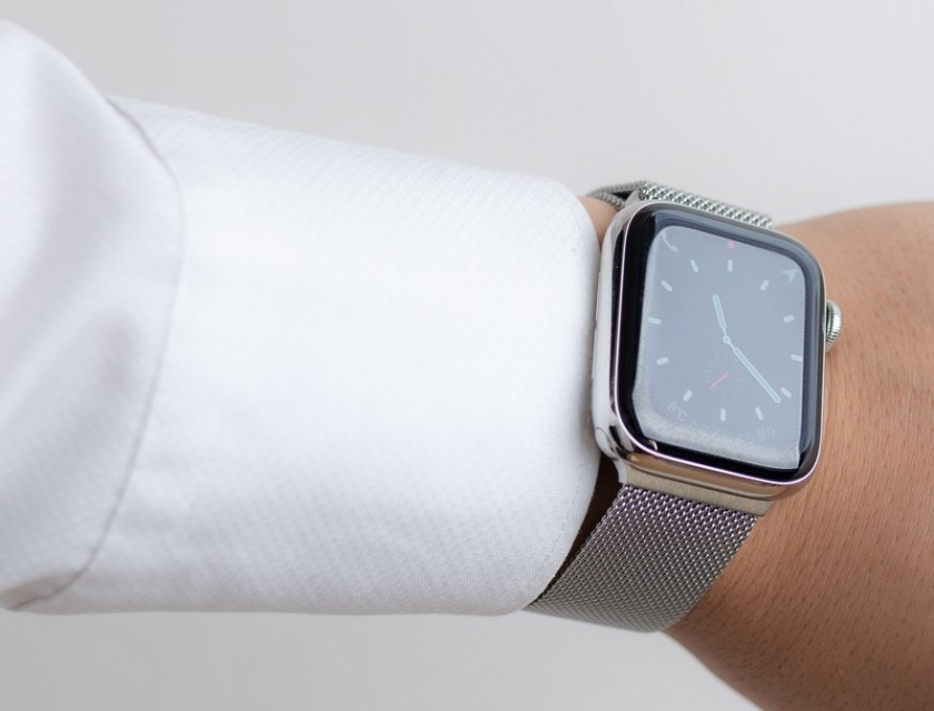 44mm スチールケース×ミラネーゼループ