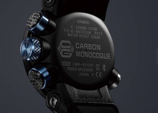 カーボン×チタンで強く軽くを実現