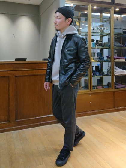 革ジャンにはパーカーを合わせたい？コーデのコツを紹介