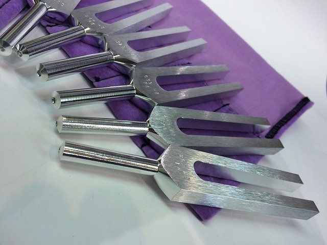 音叉をタイムベースとして用いる時計