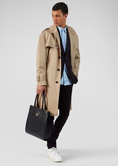 スーツなども販売