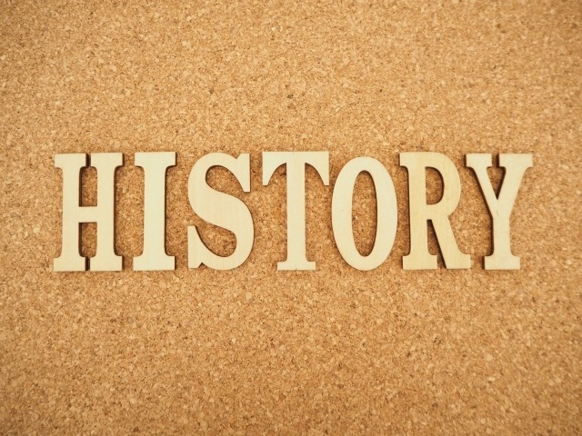 1925年:時計師ジェームス・オベールがスイスで工場設立