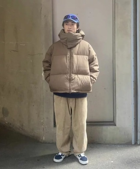 ベージュ×ビッグカーゴ