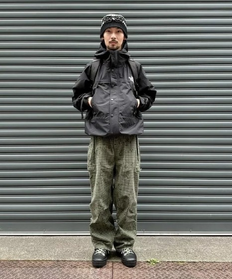 黒マウンテンパーカー秋3