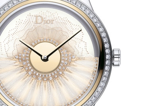 ダイヤモンドとゴールドの花モチーフの輝き