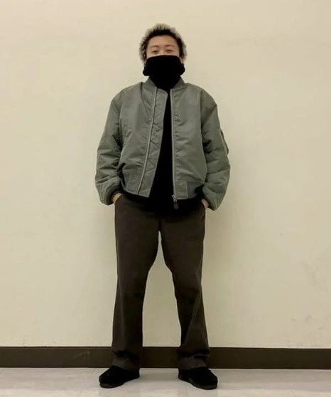 ブラックパンツ