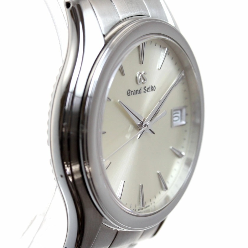 時計としてのシンプルな性能を追求