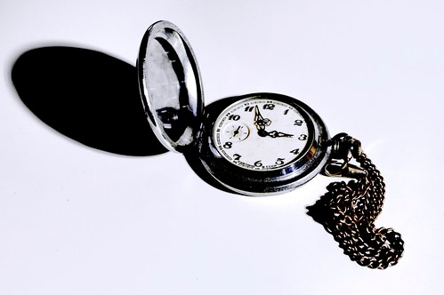 好みの懐中時計をファッションの差しアイテムに