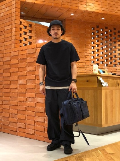 コーデ1：モノトーン系×ブルー