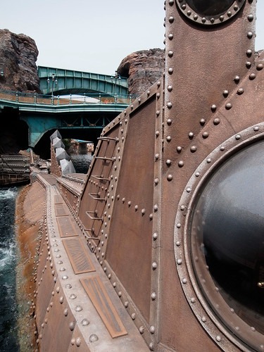 ノーチラスの魅力③潜水艦の窓をイメージ