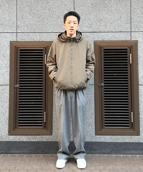 ブラウン×タックパンツ