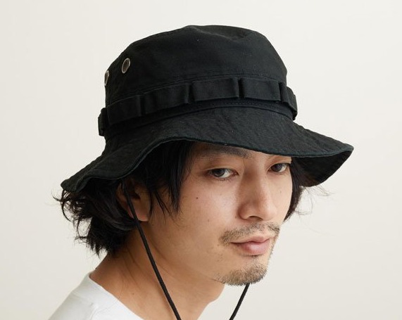 バケットハットとサファリハット