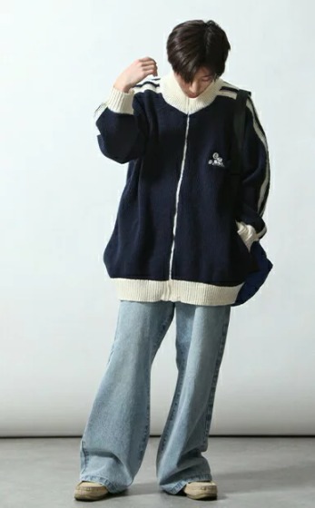 オーバーサイズトラックジャケット×デニム