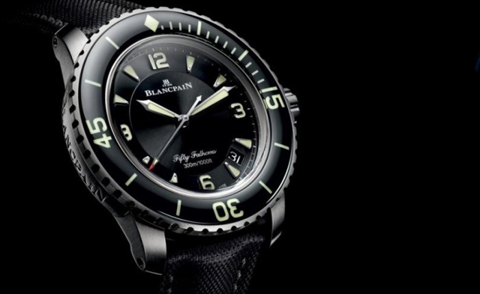 上品なスポーツウォッチモデル