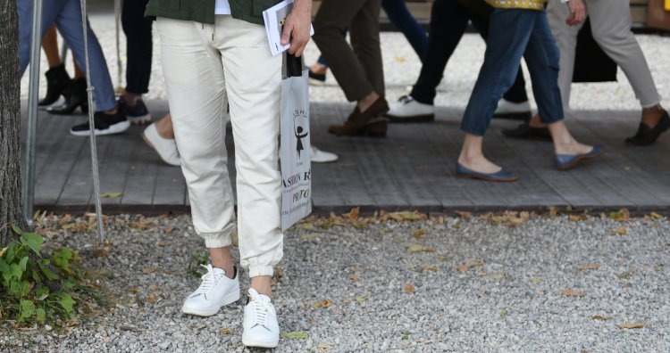 ①「パンツ丈」をスニーカーに合わせる