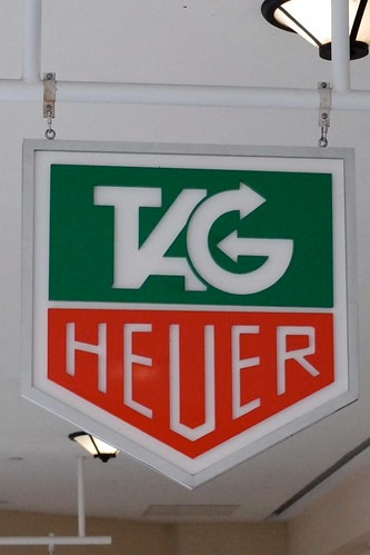 時計メーカーも次々参入