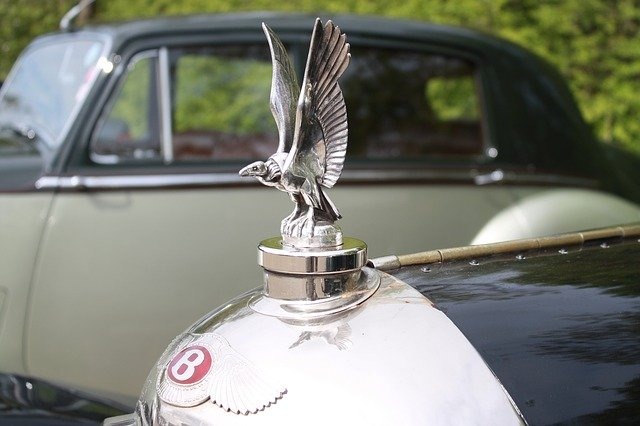 イギリスの高級車ベントレーのデザインをモチーフに製造