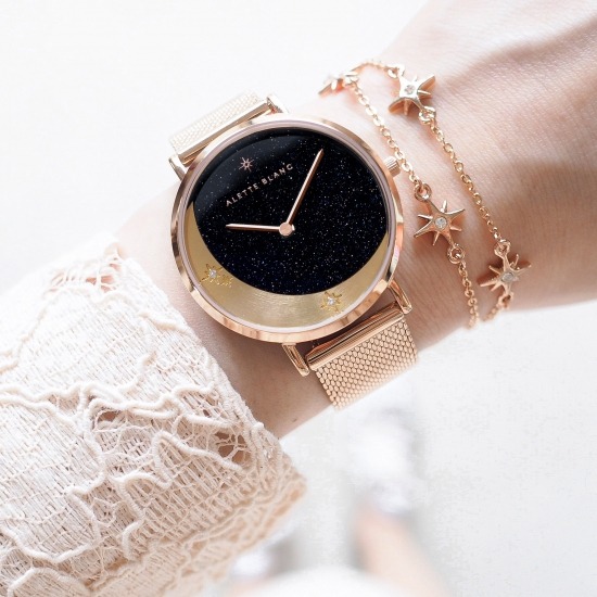 ピンクゴールドの腕時計コーデ：同色ブレスレットと合わせてさり気ないお洒落