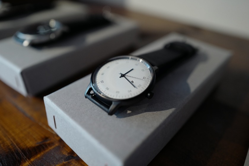 ミニマルな時計は知的に魅せてくれる