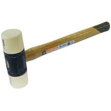 ①ピン外しをあてて丸ピンを打ち抜く