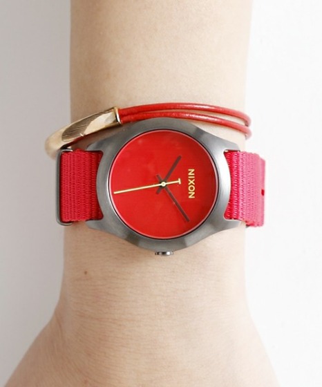 ③腕時計×似た素材のブレスレット