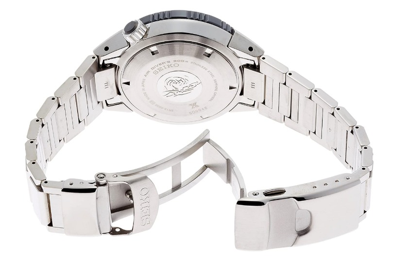 ②ベルトとベゼルの仕上げが違う