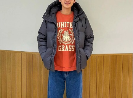 ブラック×シャツ+ベージュニット