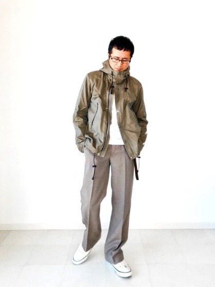 コーデ5：カーキ×ワイドパンツ