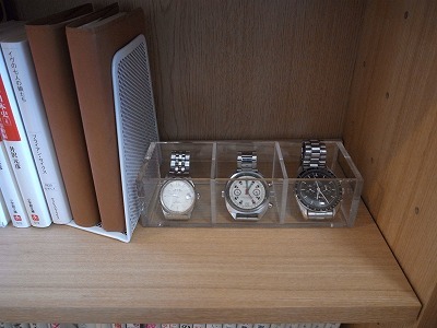 ③無印良品のアクリケースで飾る