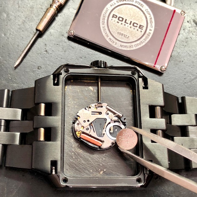 POLICE(時計)の電池交換の相場は？